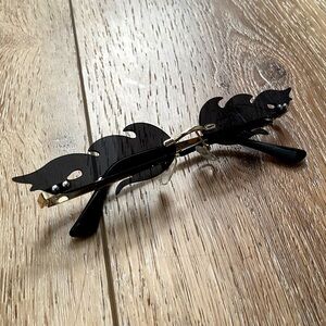 Black Fire-Shaped Sunglasses